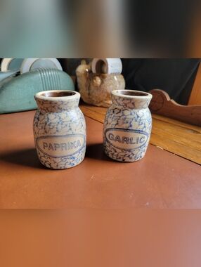 2 Vintage Beaumont Brothers Garlic & Paprika Pot~Small Salt Glazed